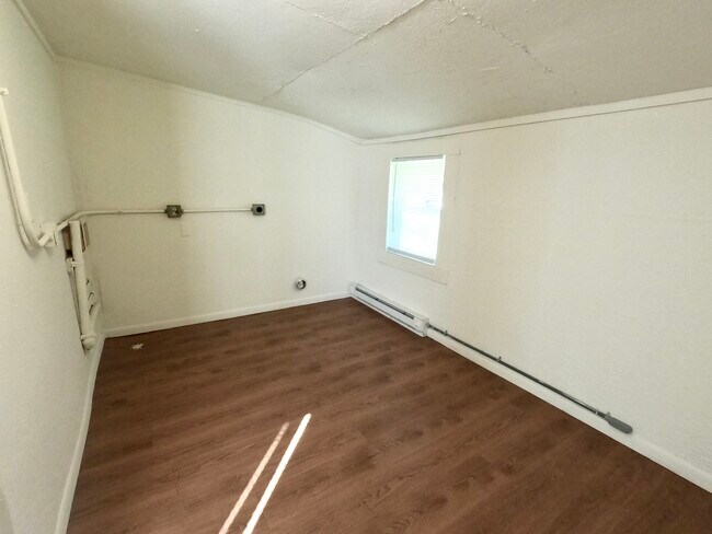Laundry Room/Bonus Room - 2310 N Rogers Ave