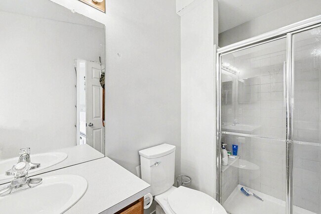 Building Photo - 2863 Silver Spring Dr