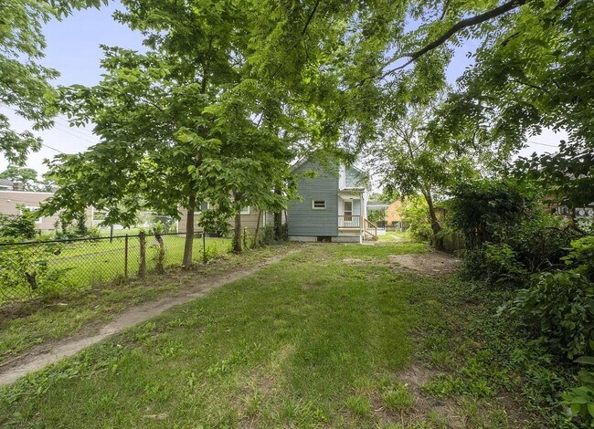 Building Photo - 308 S Highland Ave