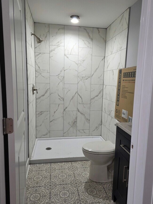 Building Photo - 831 S Western Ave