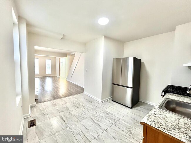 Building Photo - 2000 McHenry St