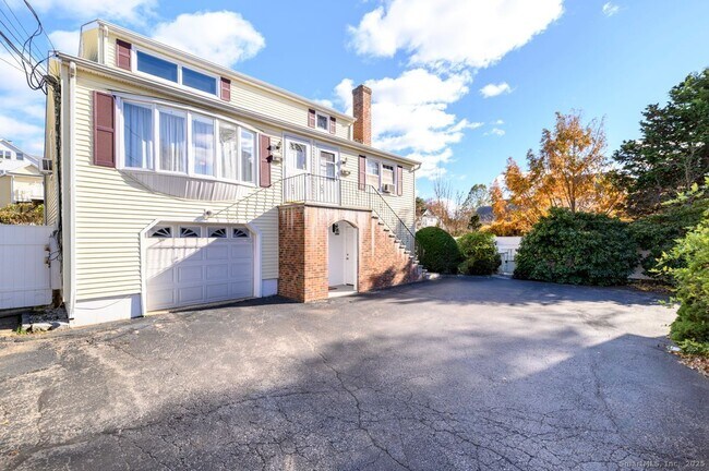 Primary Photo - 200 Frederick St