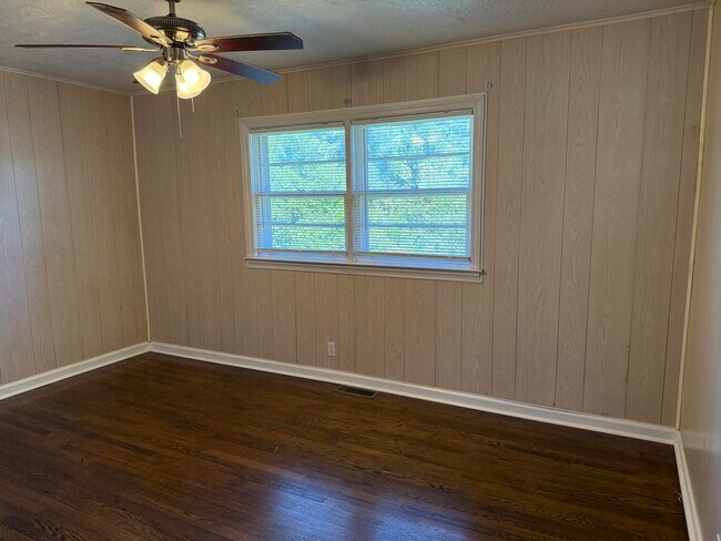 Building Photo - 2503 Apricot Ln