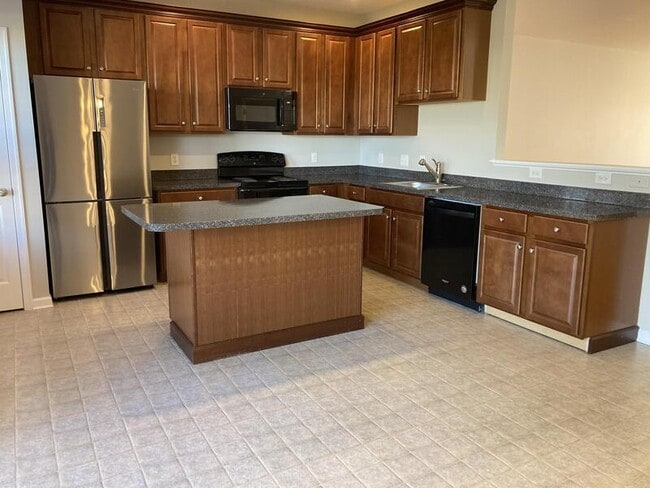 Building Photo - 465 Jacobsen Drive