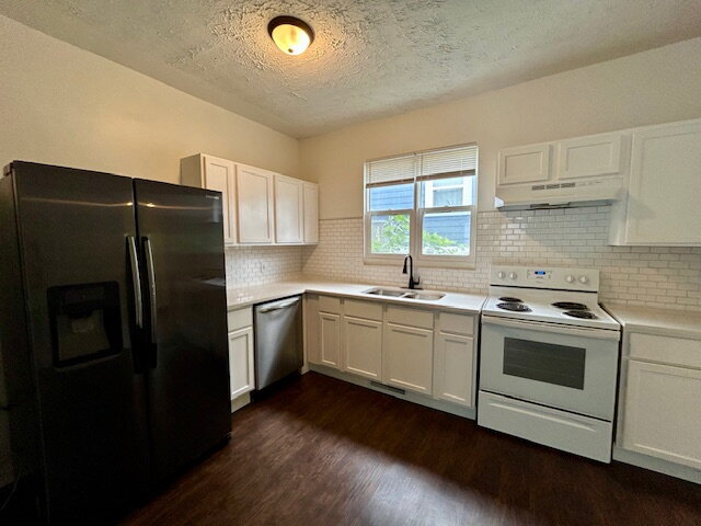 Building Photo - Charming 3 Bedroom 2 Bath House in Center Township!