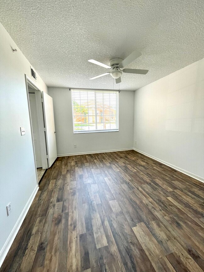 Building Photo - 1230 Wildwood Lakes Blvd