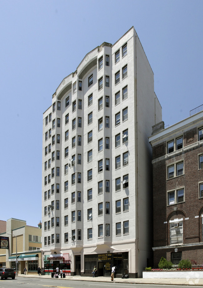 Building Photo - Carlton Apartments