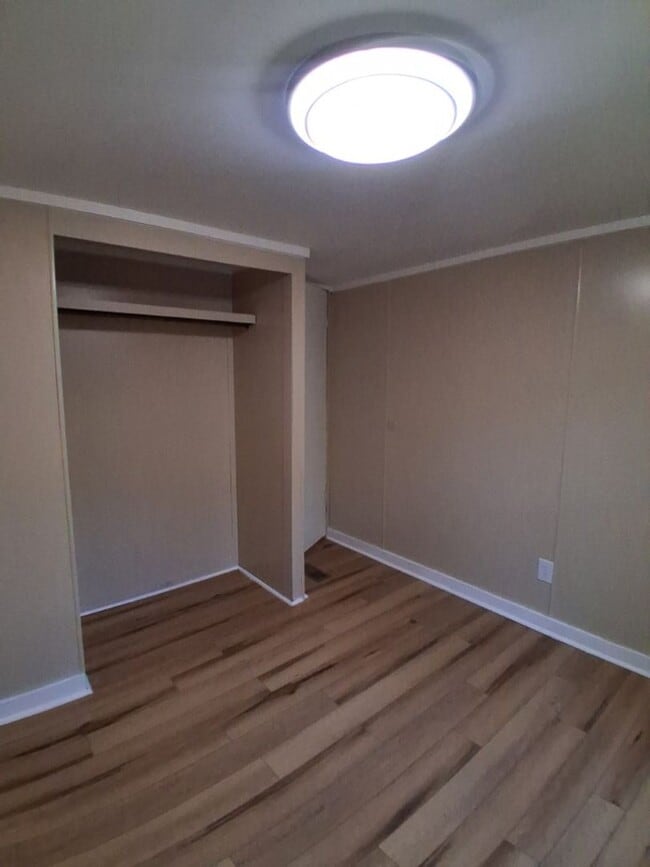 Building Photo - $1,800 - 2 Bedroom / 1 Bath Mobile Home Sitting on the Tuckasegee River