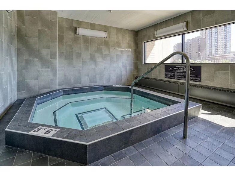 hot tub - 121 S Washington Ave
