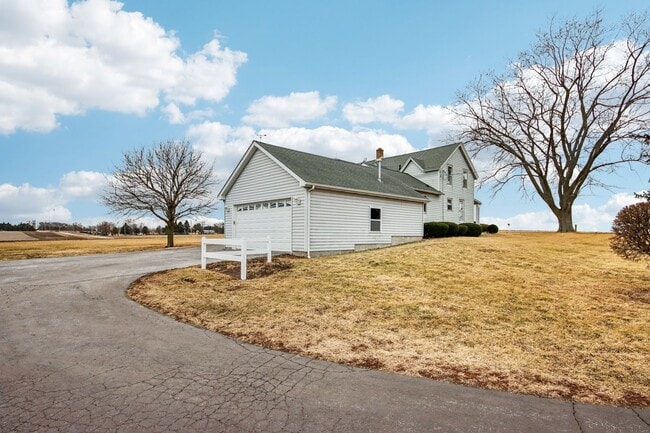 Building Photo - 11N455 Tower Rd