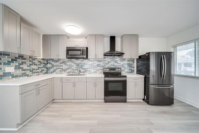 Building Photo - 1814 E Oakland Park Blvd