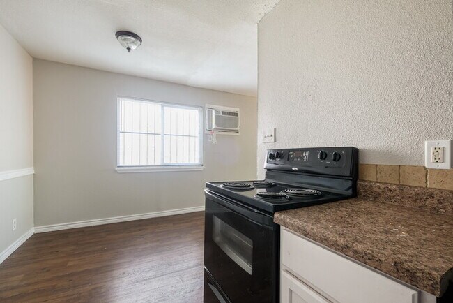 Building Photo - 7127 Glen Terrace