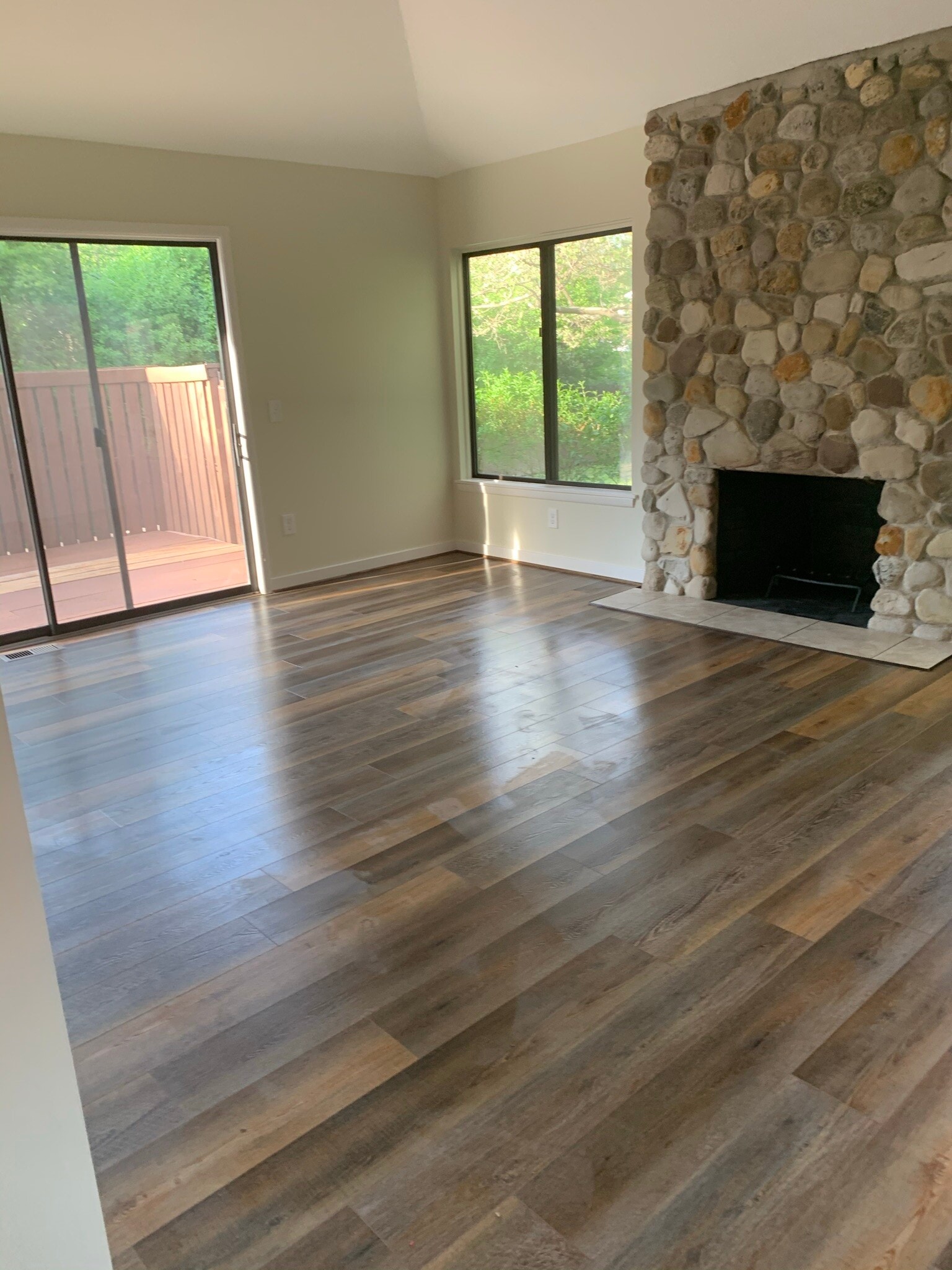 Building Photo - 152 Wintergreen Way