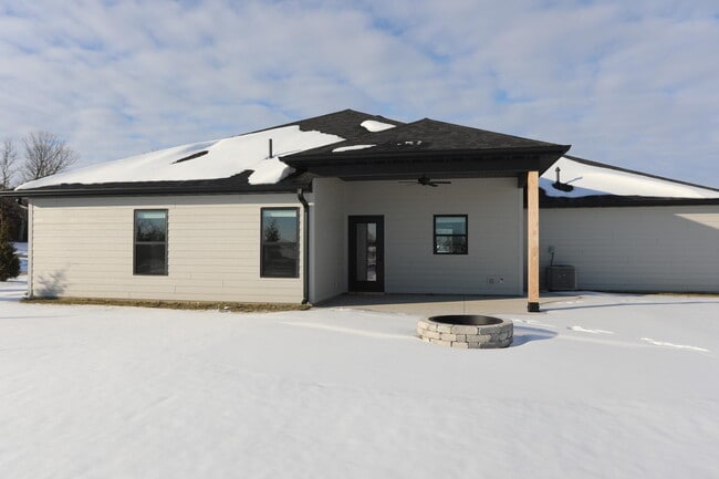 Building Photo - 4400 Royal County Rd