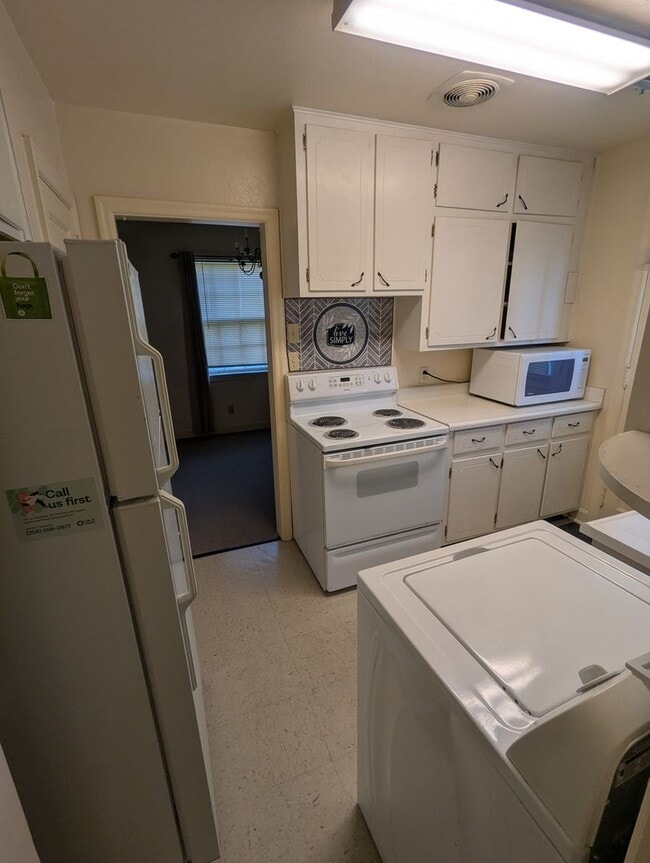 Building Photo - 437 Meador Dr
