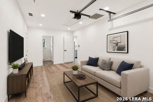 Building Photo - 504 Willow Dr