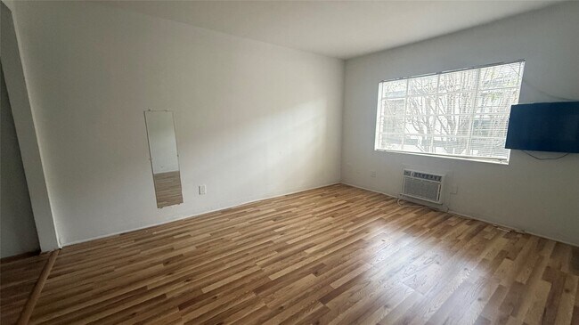 Building Photo - 5611 Jackson St