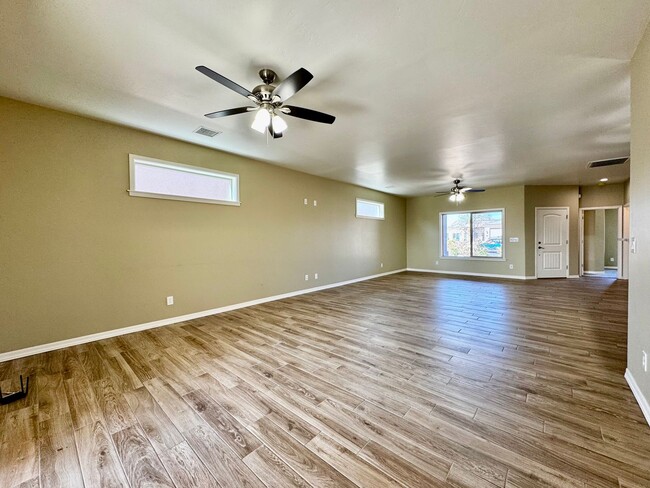 Building Photo - Very Clean Newer Mohave Valley Home