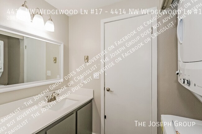 Building Photo - 4414 NW Wedgewood Ln