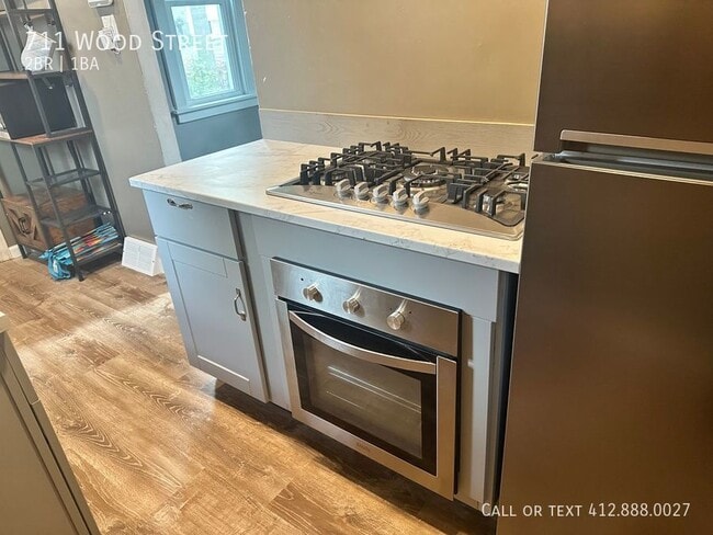 Building Photo - 711 Wood St