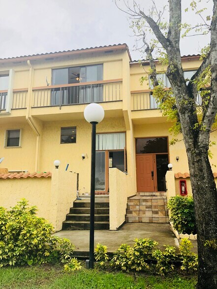 Primary Photo - 7795 Grande St