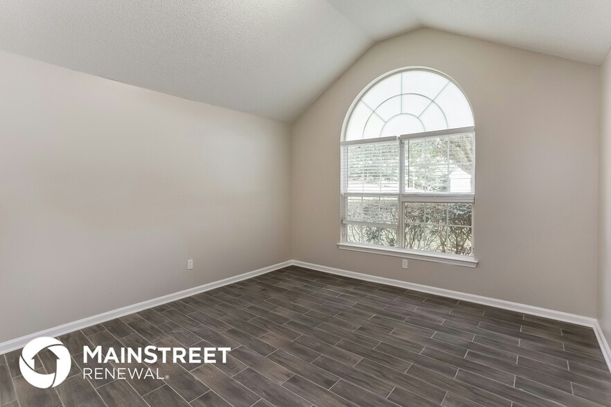 Building Photo - 4630 Thermal Ct