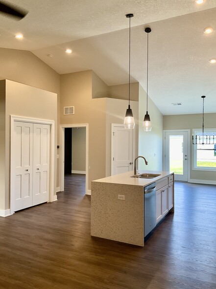 Building Photo - 123 Beacon Harbor Pky