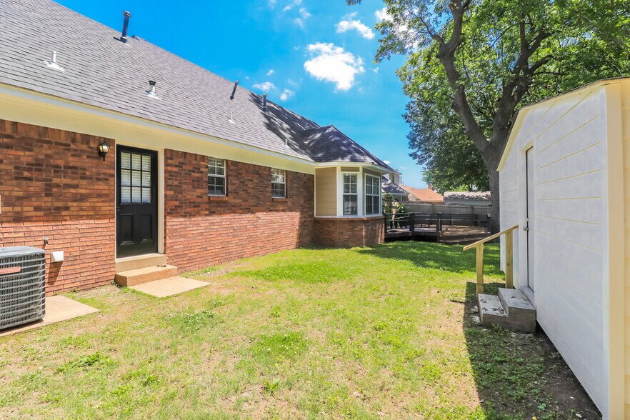 Building Photo - 1915 Pecan Grove Dr