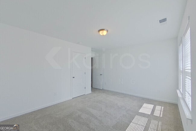 Building Photo - 111 English Oak Ln