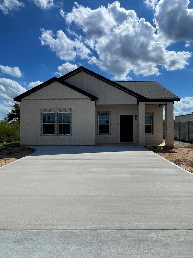 Building Photo - 1610 Rd 5729