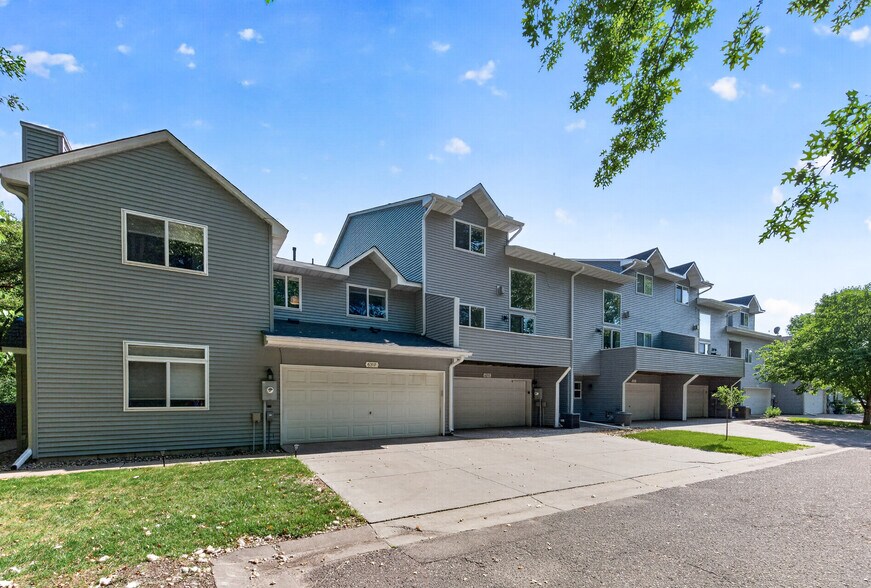 Building Photo - 631 Woodduck Dr