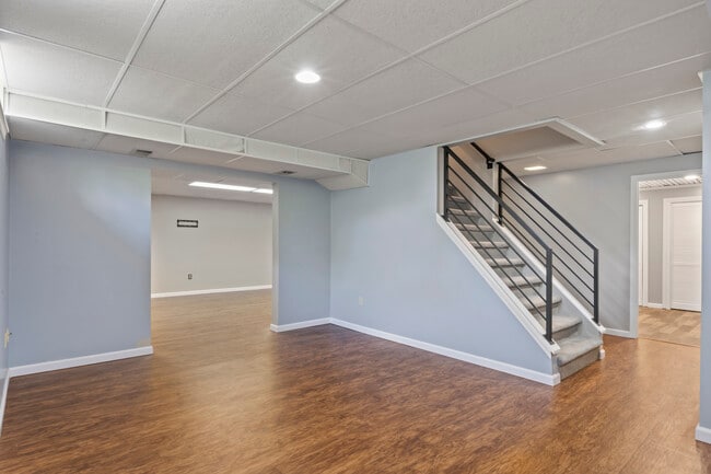 Building Photo - 4690 Lindbergh Dr