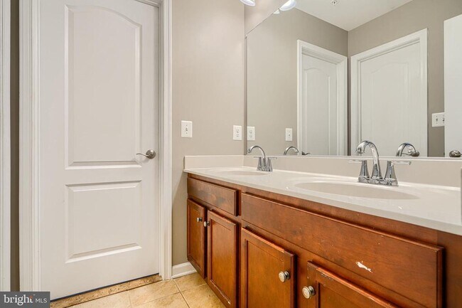 Building Photo - 601 Long Wall Dr