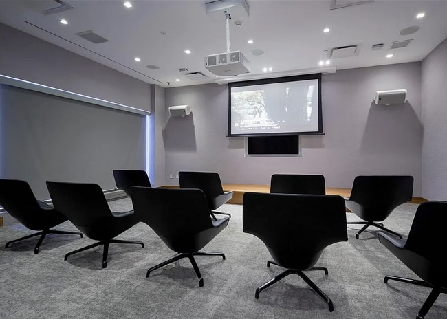 Building Photo - 75 Park Ln S