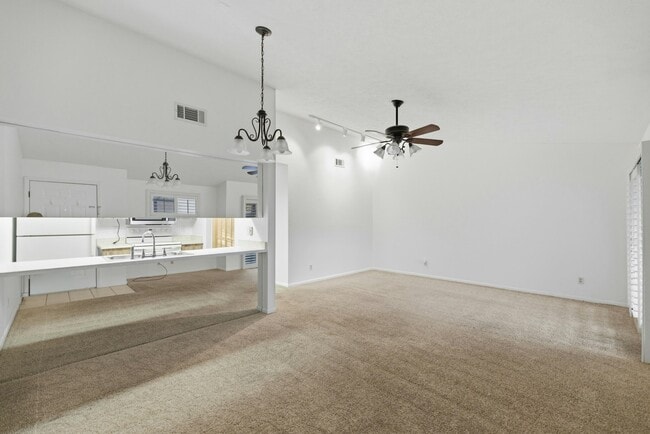 Building Photo - 3031 SE 5th Terrace