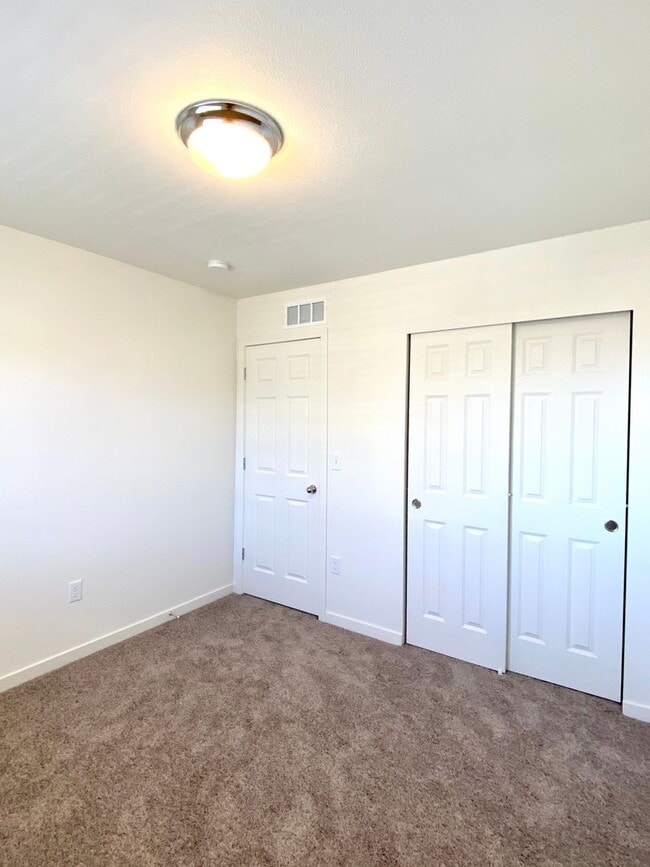 Building Photo - Beautifully built townhome in Banning Lewis Ranch ready Now!!
