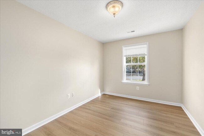 Building Photo - 5703 Halifax Ct