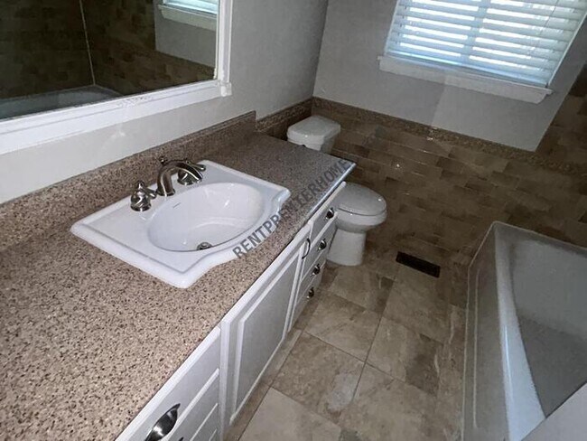 Building Photo - 5406 E 25th Pl