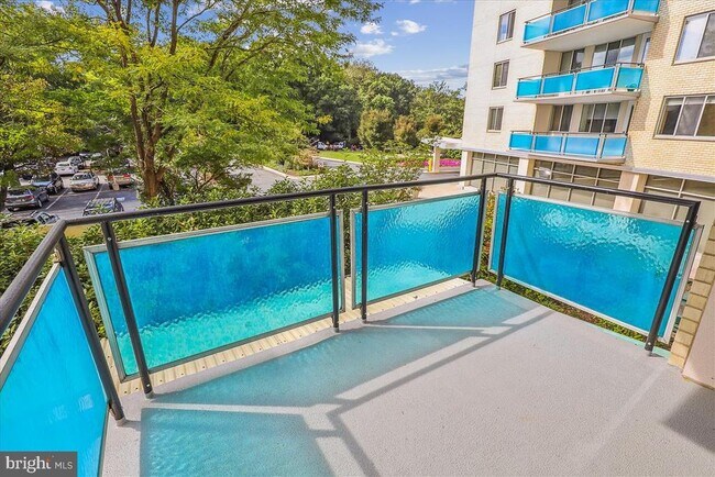 Building Photo - 10401 Grosvenor Pl