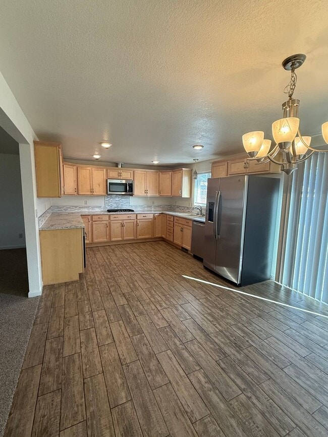 Building Photo - 1444 NW Canyon Dr