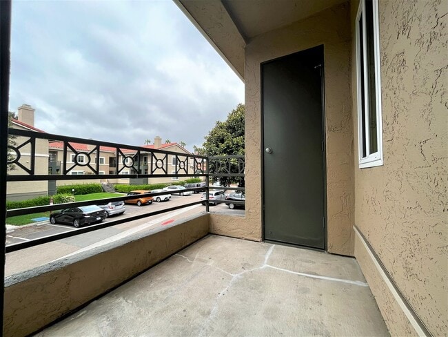 Building Photo - 7405 Charmant Dr
