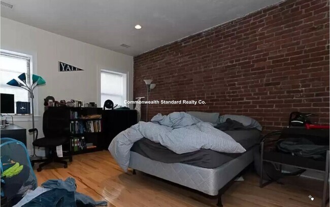 Building Photo - 1203 Beacon St