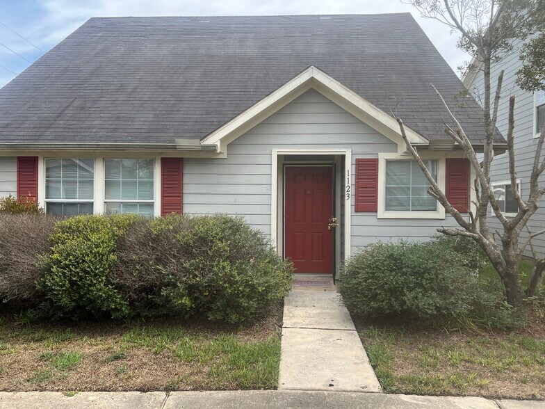 Primary Photo - 1123 Verde Trails Dr