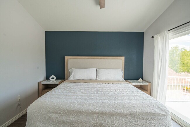 Building Photo - 10615 N 63rd Dr