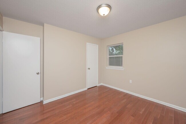 Building Photo - 713 Gibbs Ave