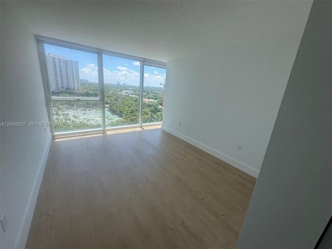 Building Photo - 2101 Brickell Ave