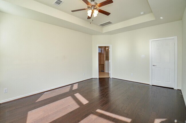 Building Photo - 24915 Meadowthorn Crest Ln