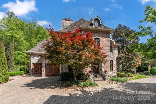 Building Photo - 2310 La Maison Dr