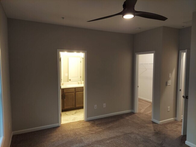Building Photo - In-Town Townhome for rent in Monroe Heights!