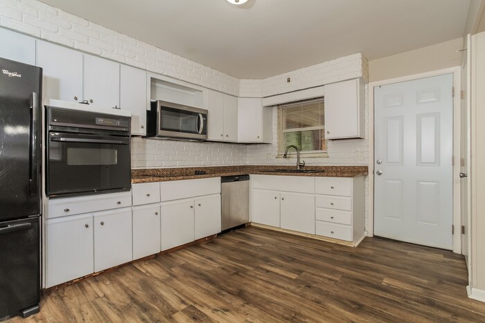 Building Photo - 5215 Ponderosa Dr